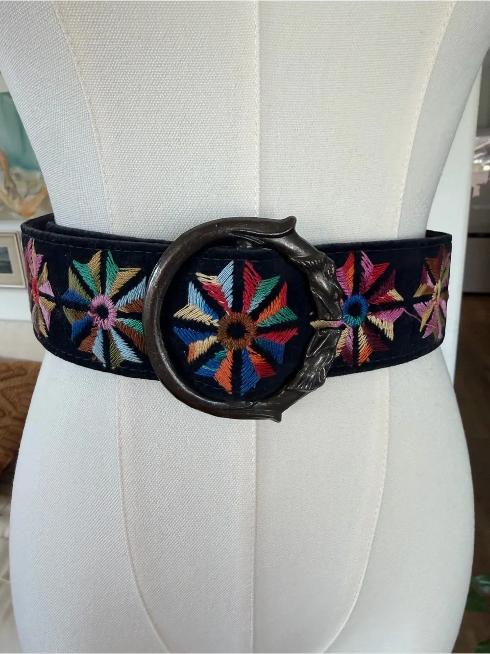 Vintage 1960s/70s Bechelli velvet and embroidered belt- wolf heads buckle #boho